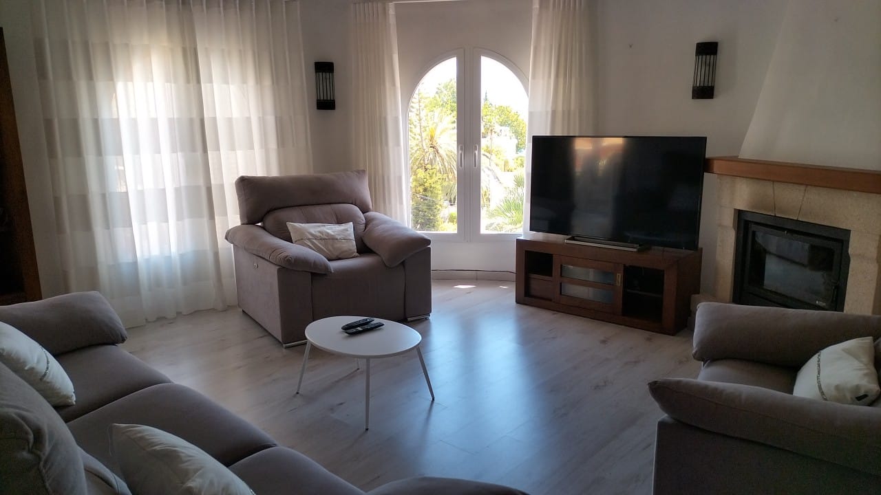 COB001 - Spacious 5-Bedroom Villa for Sale in Calpe, Alicante