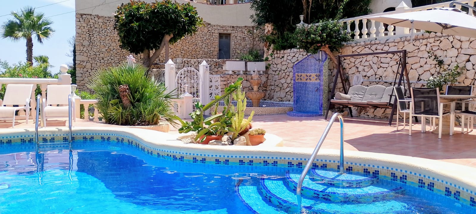 COB001 - Spacious 5-Bedroom Villa for Sale in Calpe, Alicante