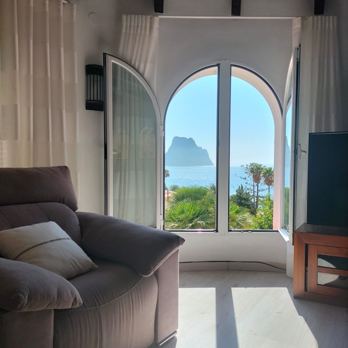COB001 - Spacious 5-Bedroom Villa for Sale in Calpe, Alicante