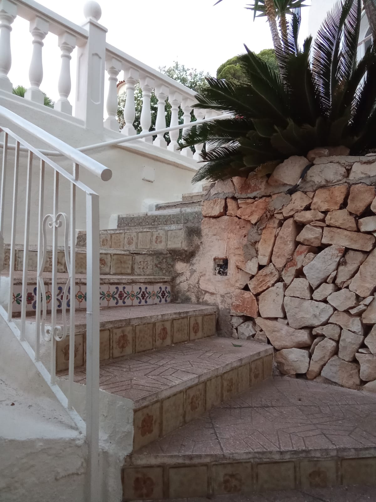 COB001 - Spacious 5-Bedroom Villa for Sale in Calpe, Alicante