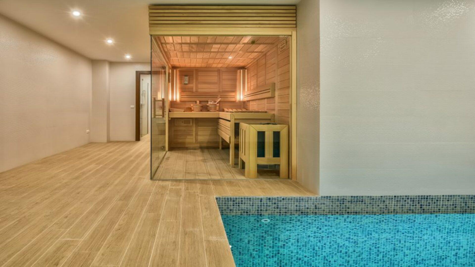 NE1320V - SPECTACULAR VILLA IN 1ST LINE OF THE SEA