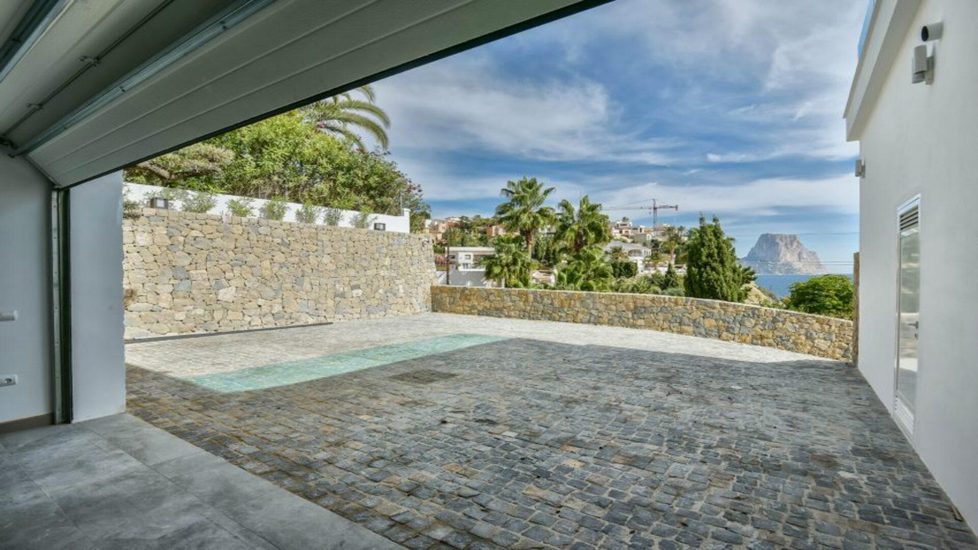NE1320V - SPECTACULAR VILLA IN 1ST LINE OF THE SEA
