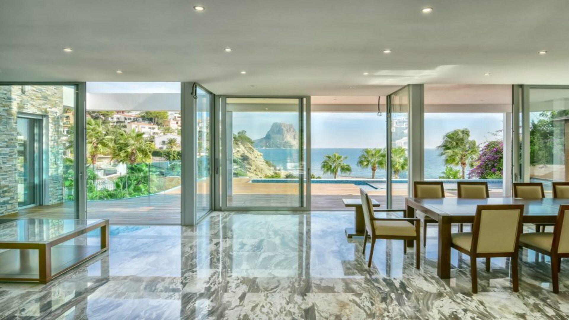 NE1320V - SPECTACULAR VILLA IN 1ST LINE OF THE SEA