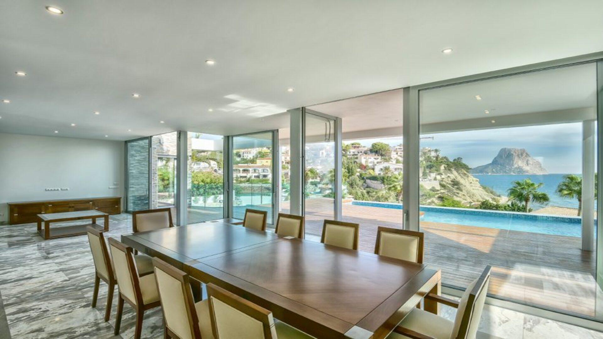 NE1320V - SPECTACULAR VILLA IN 1ST LINE OF THE SEA