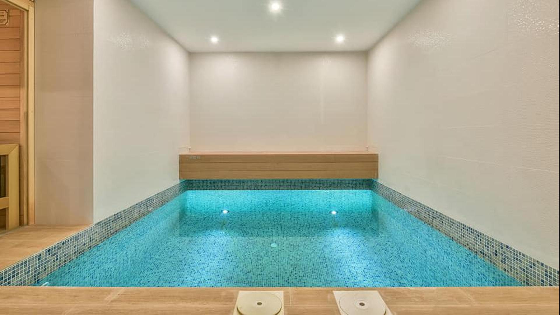 NE1320V - SPECTACULAR VILLA IN 1ST LINE OF THE SEA