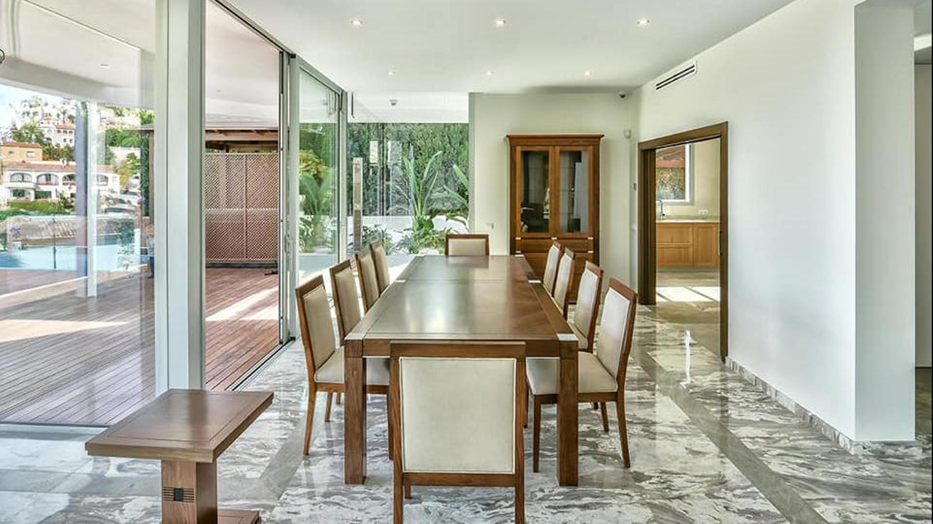 NE1320V - SPECTACULAR VILLA IN 1ST LINE OF THE SEA