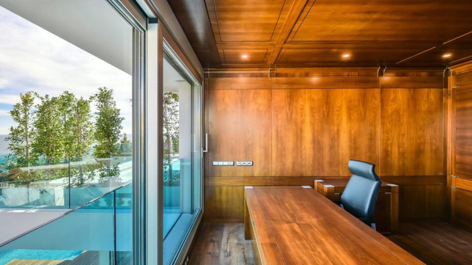 NE1320V - SPECTACULAR VILLA IN 1ST LINE OF THE SEA