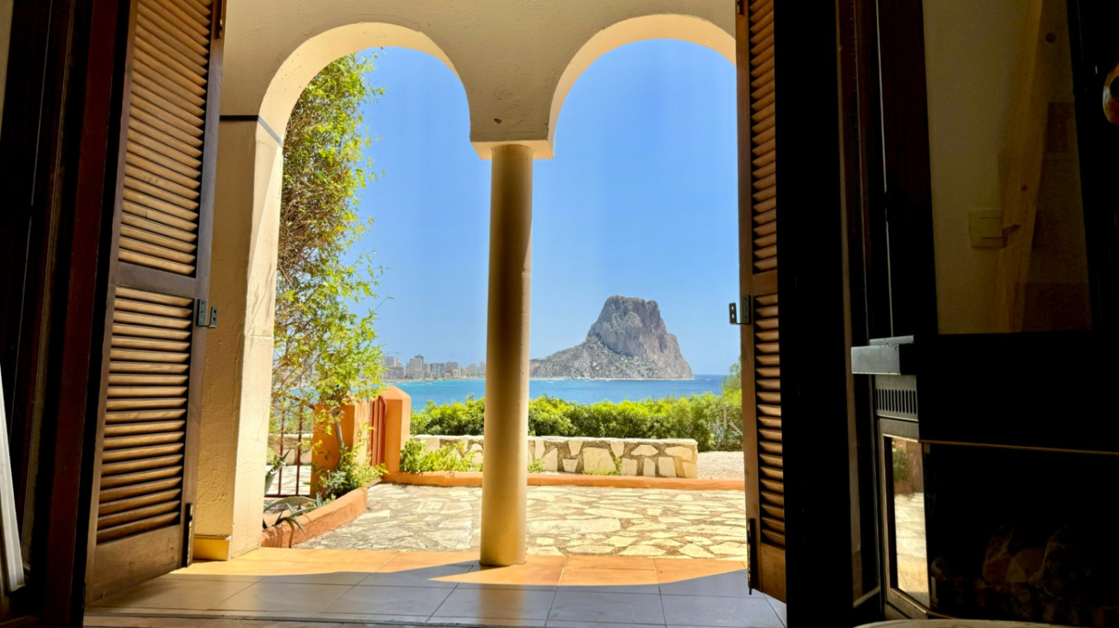 NE1444V - First Line Mediterranean Villa with Seaview in Calpe