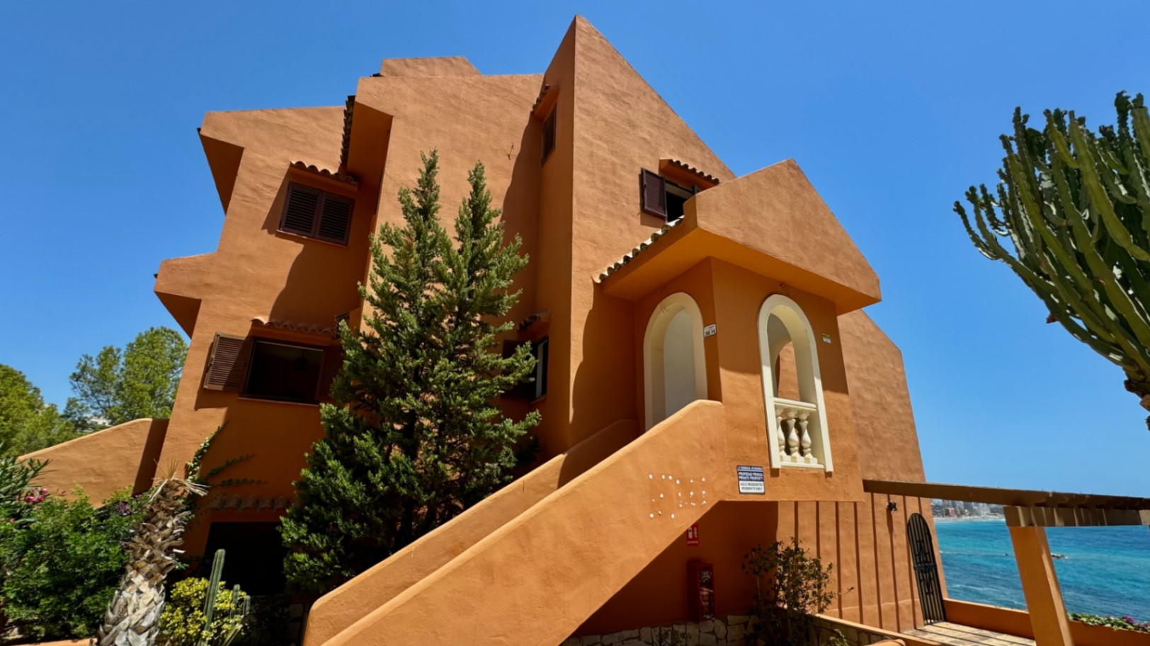 NE1444V - First Line Mediterranean Villa with Seaview in Calpe